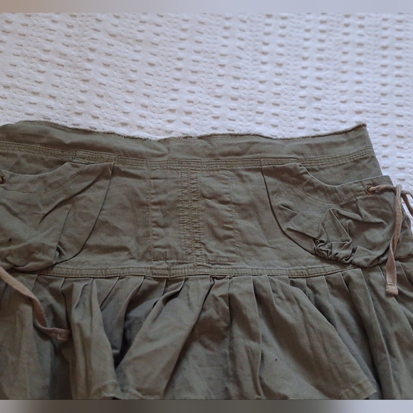 Mini Skirt Very cute Camo Green Skirt - Picture 2 of 8